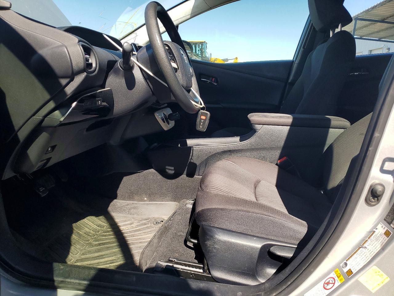 2016 TOYOTA PRIUS