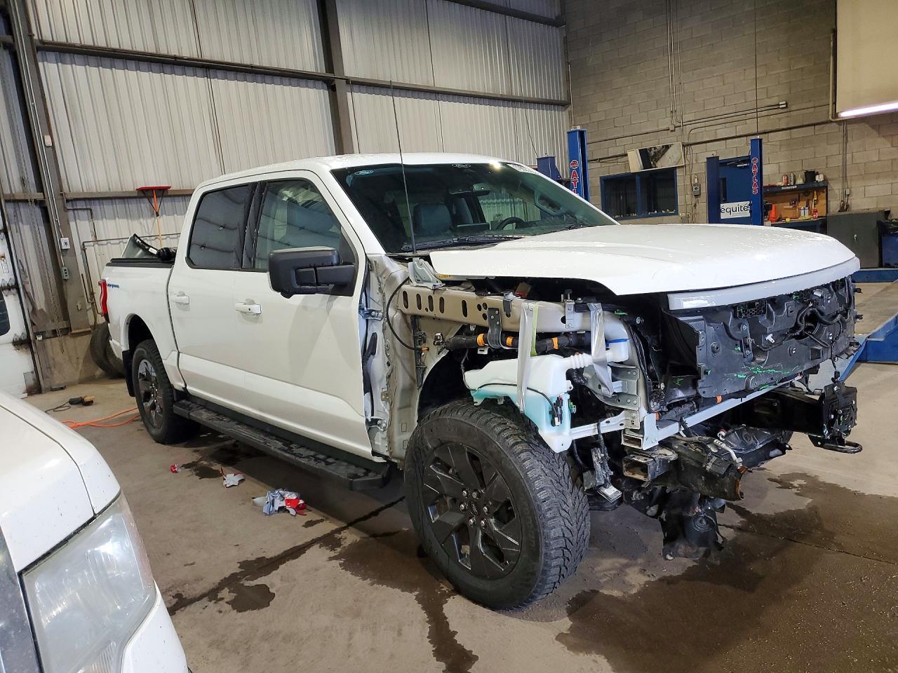 2025 FORD F-150 Lightning