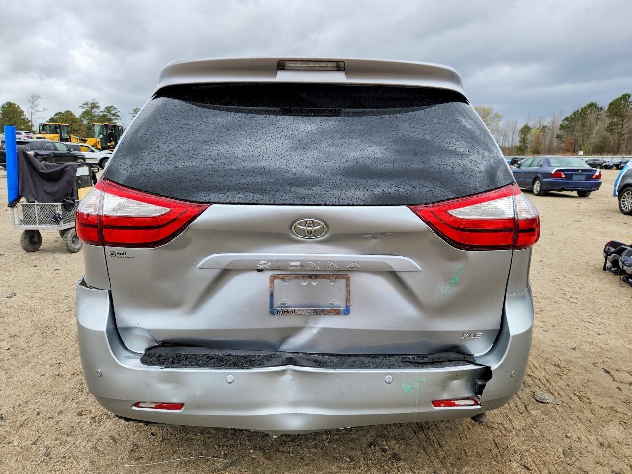 2015 TOYOTA SIENNA