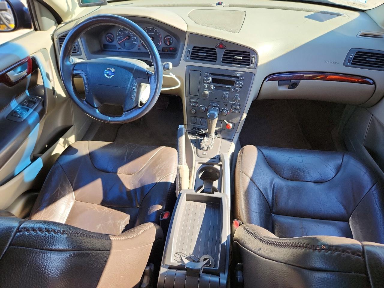 2002 VOLVO V70