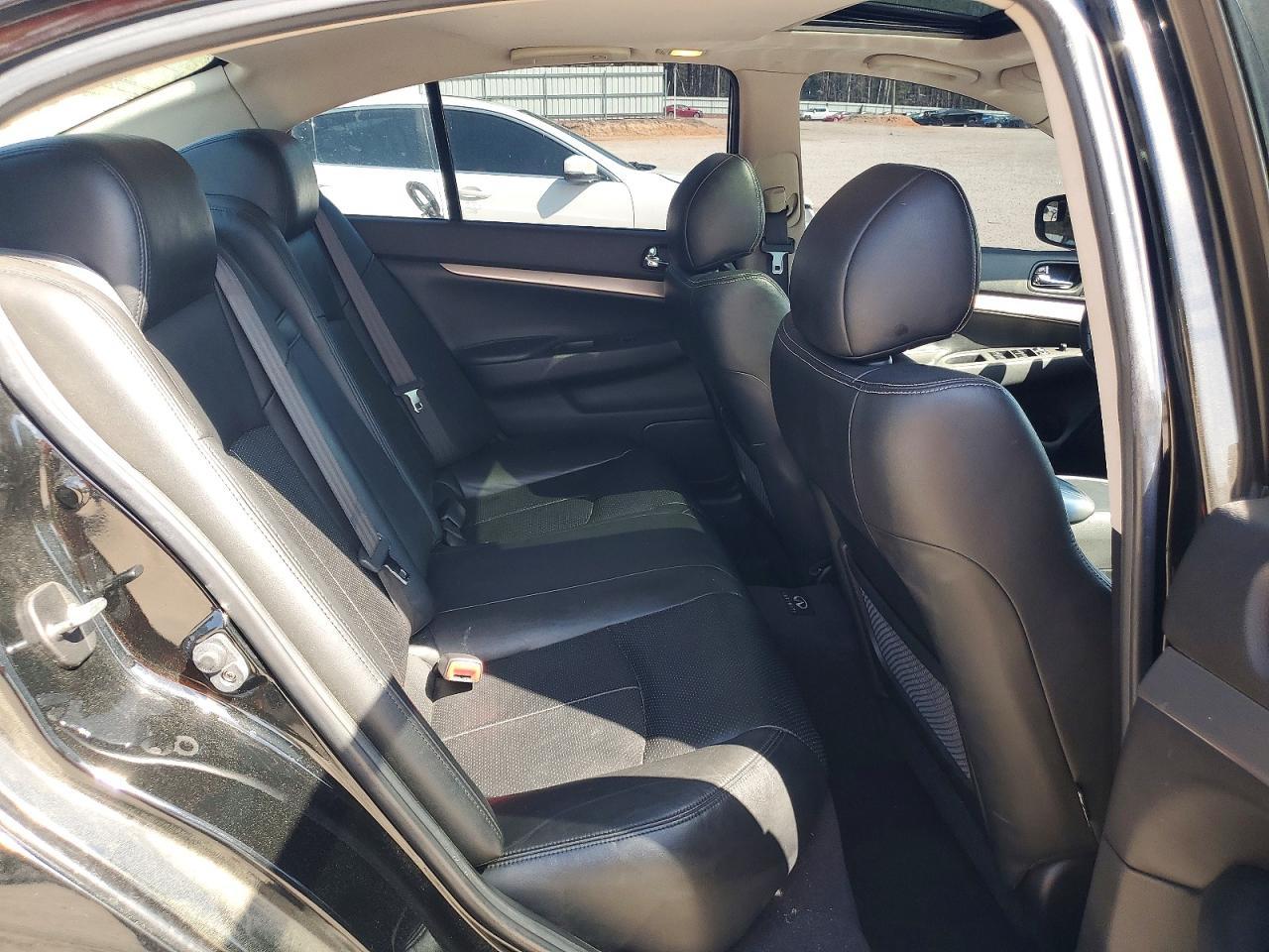 2011 INFINITI G37