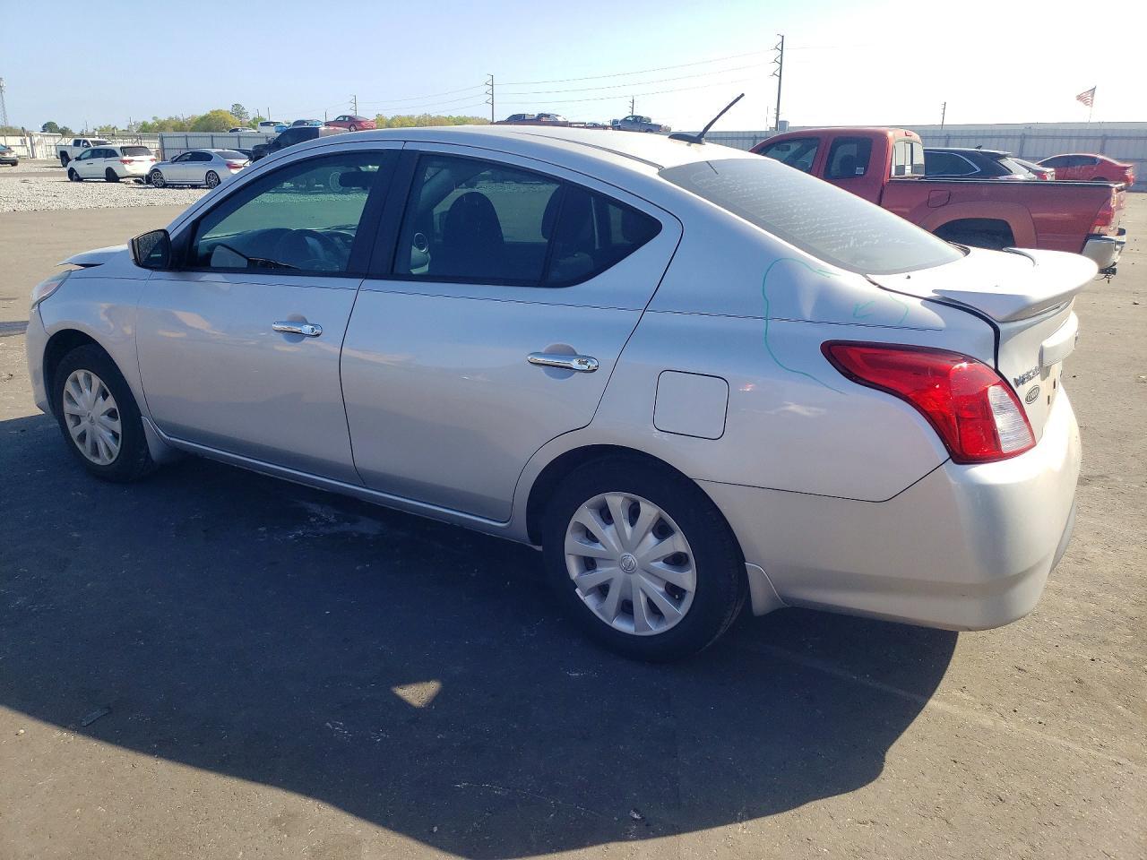 2015 NISSAN VERSA
