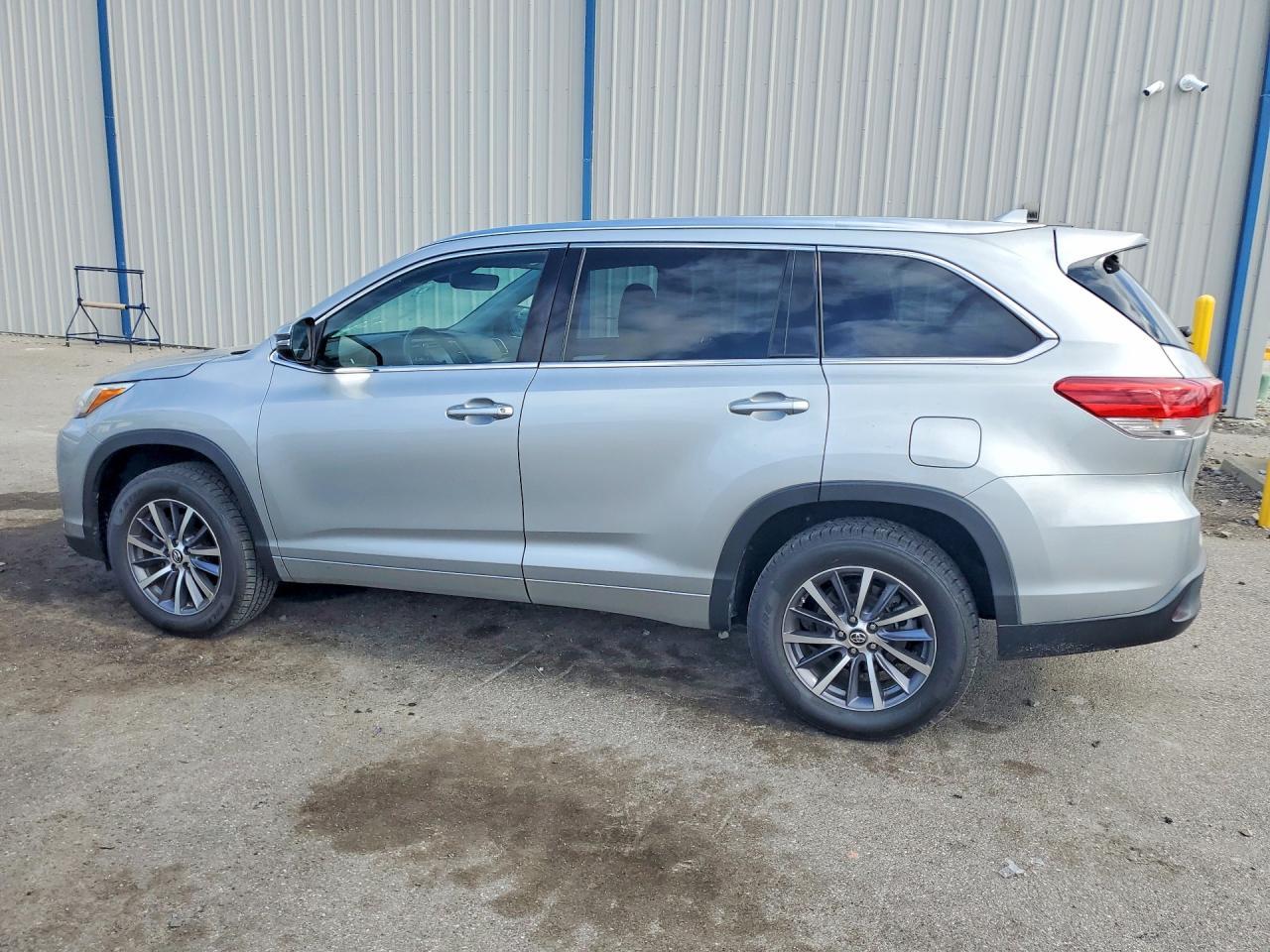 2017 TOYOTA HIGHLANDER