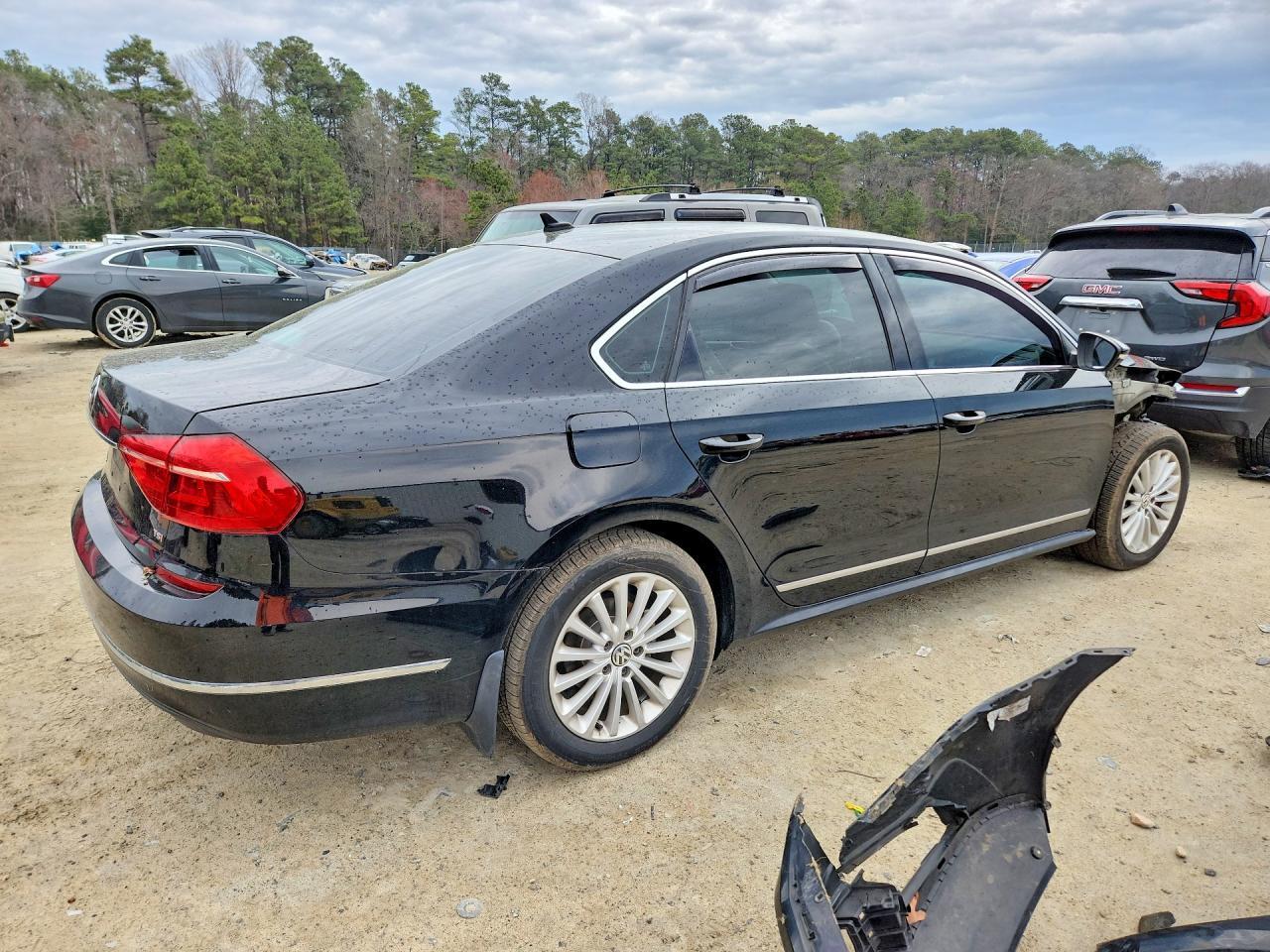 2016 VOLKSWAGEN Passat