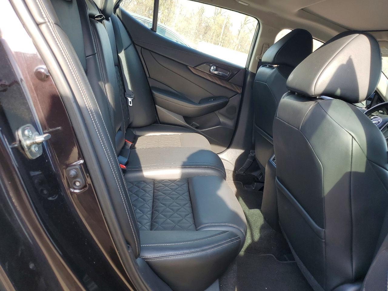 2017 NISSAN Maxima