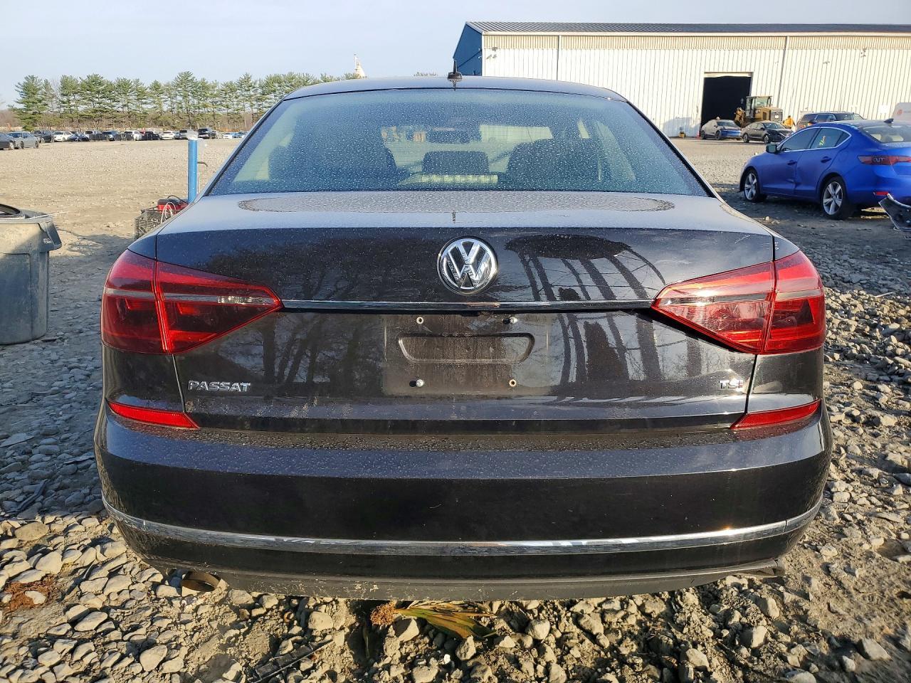 2017 VOLKSWAGEN Passat