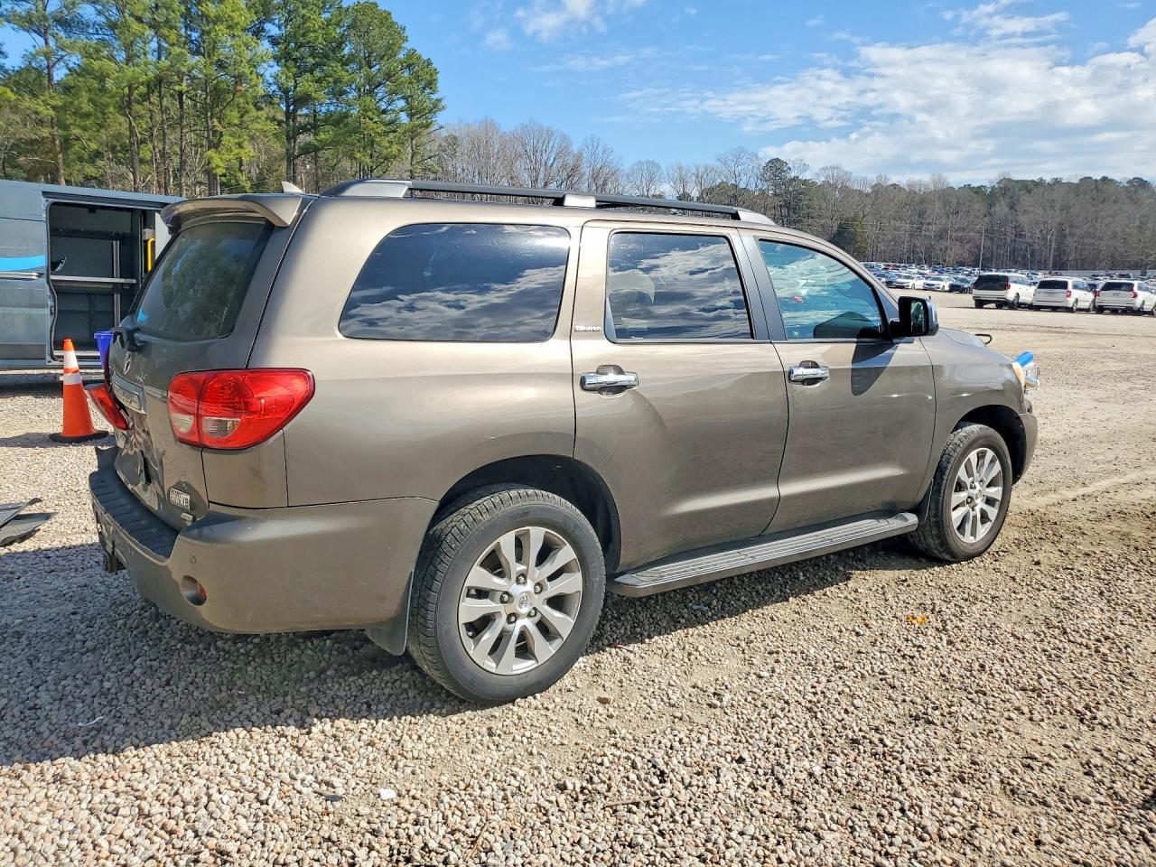 2010 TOYOTA Sequoia
