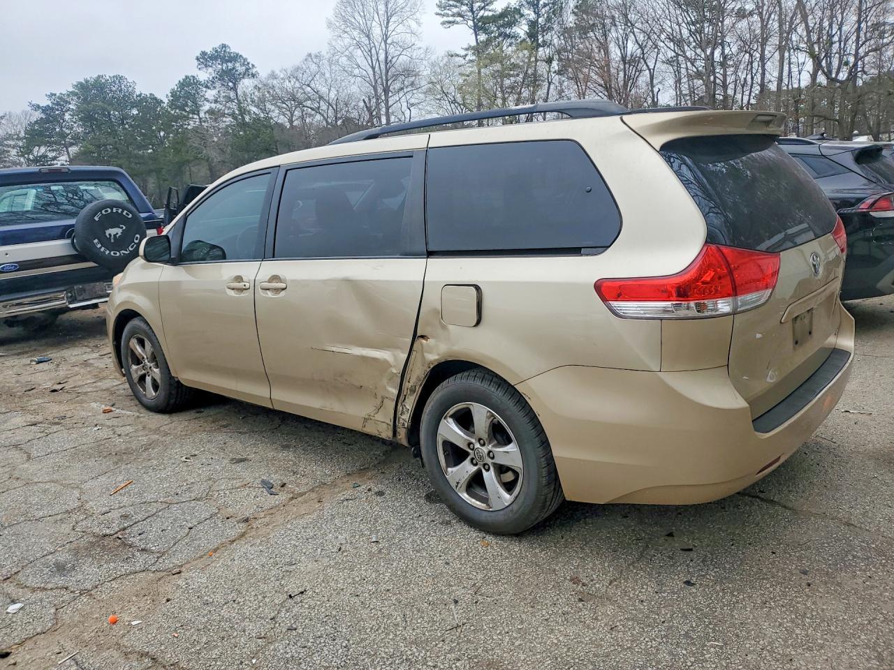 2014 TOYOTA SIENNA
