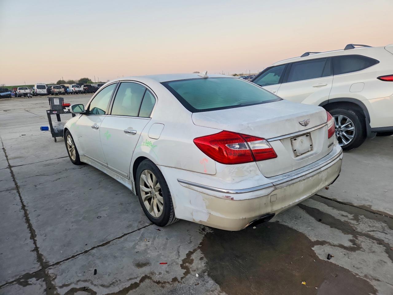 2013 HYUNDAI GENESIS