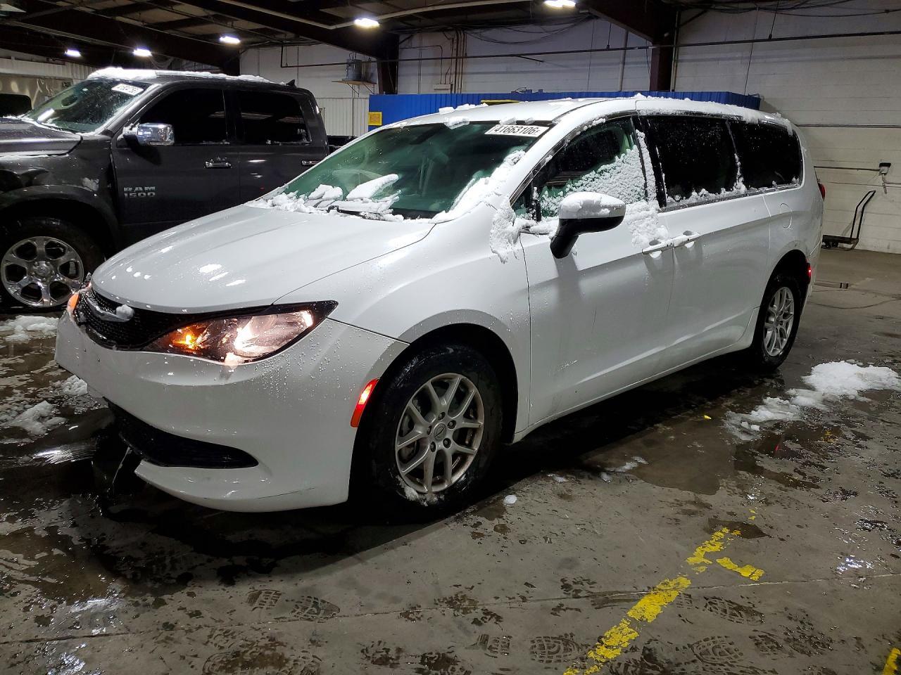 2022 CHRYSLER Voyager
