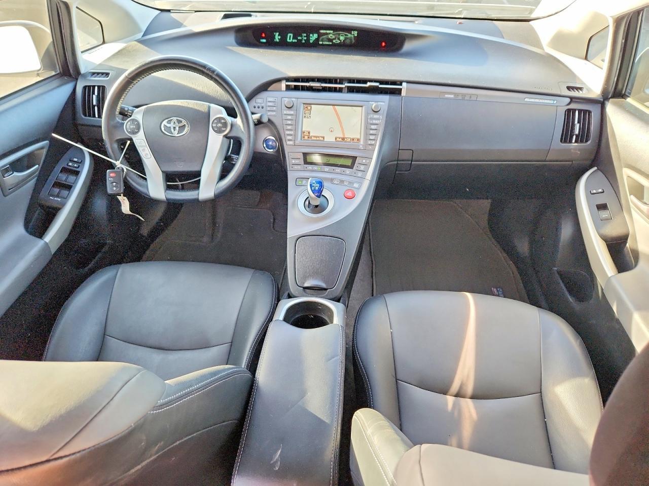 2014 TOYOTA Prius Plug-In