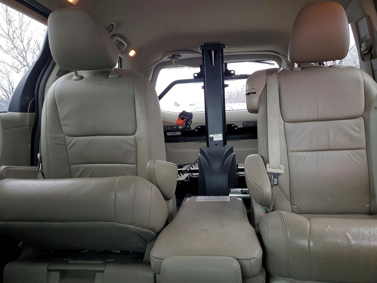 2017 TOYOTA SIENNA