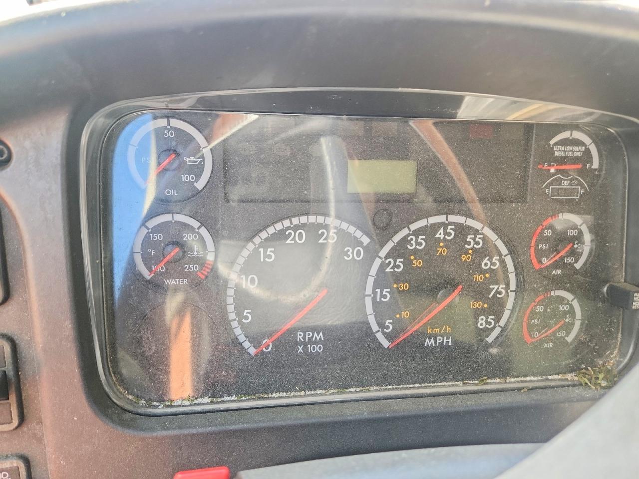 2013 FREIGHTLINER M2 106