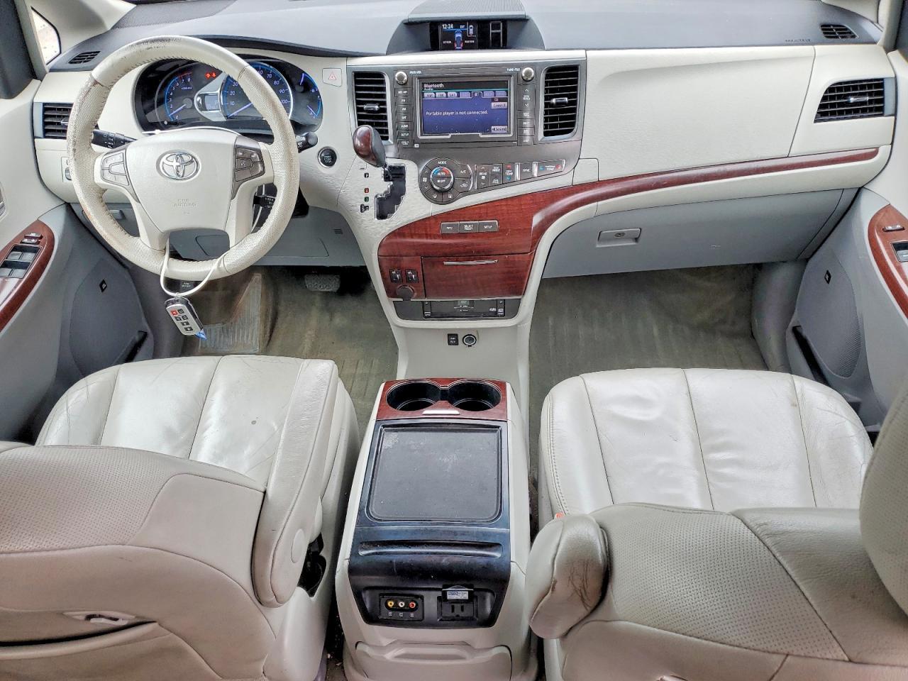 2012 TOYOTA SIENNA