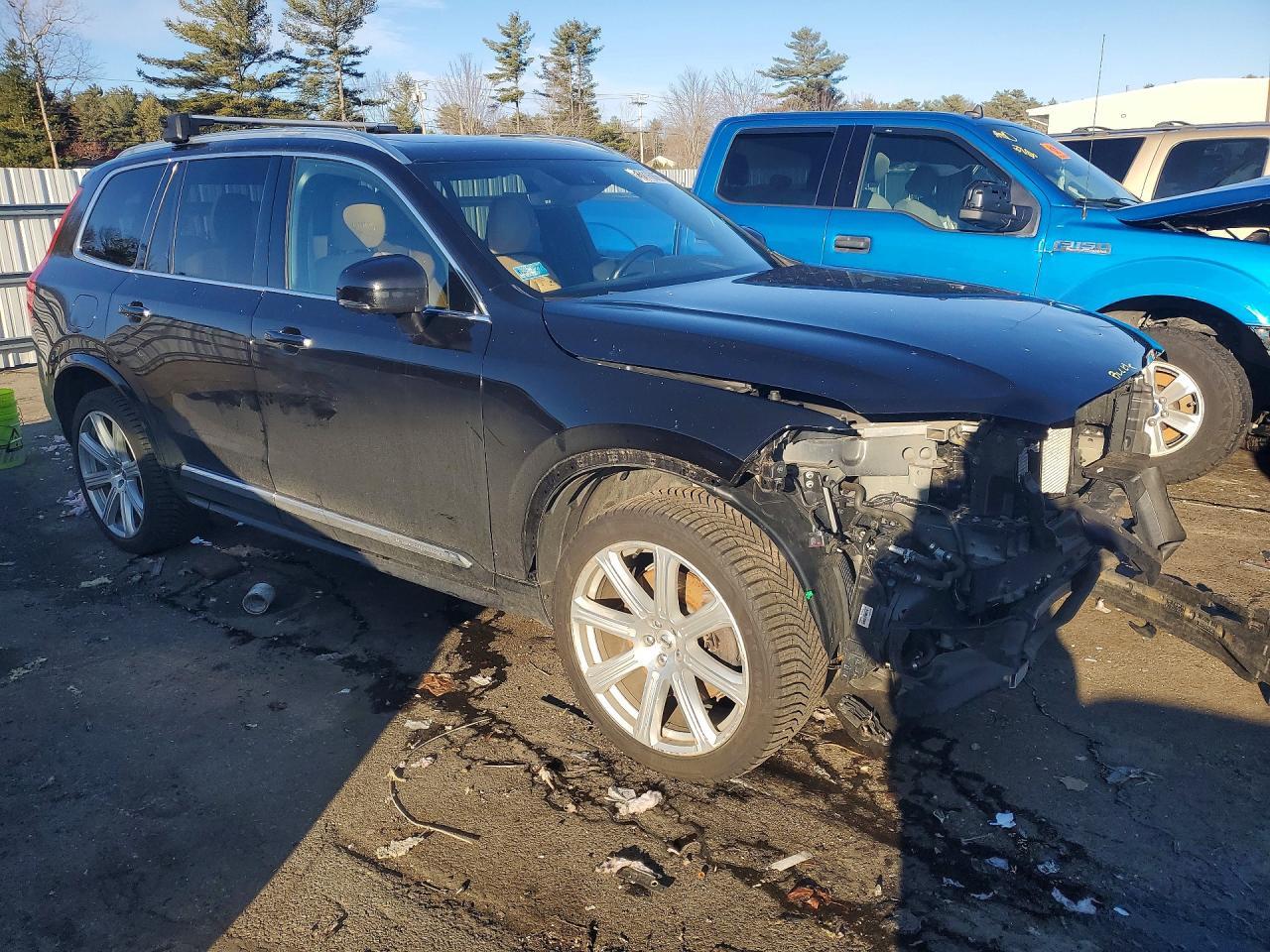 2019 VOLVO XC90