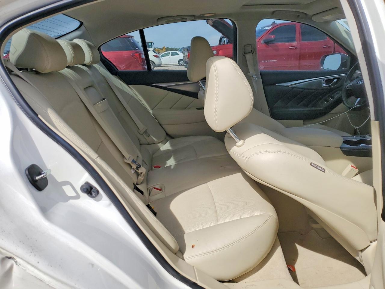 2015 INFINITI Q50