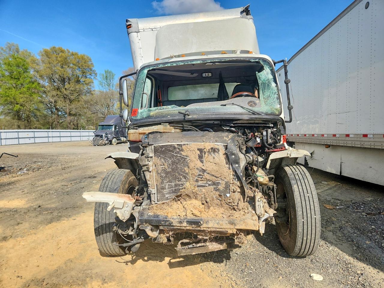 2013 FREIGHTLINER M2 106