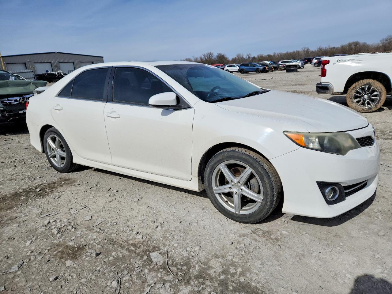 2014 TOYOTA CAMRY