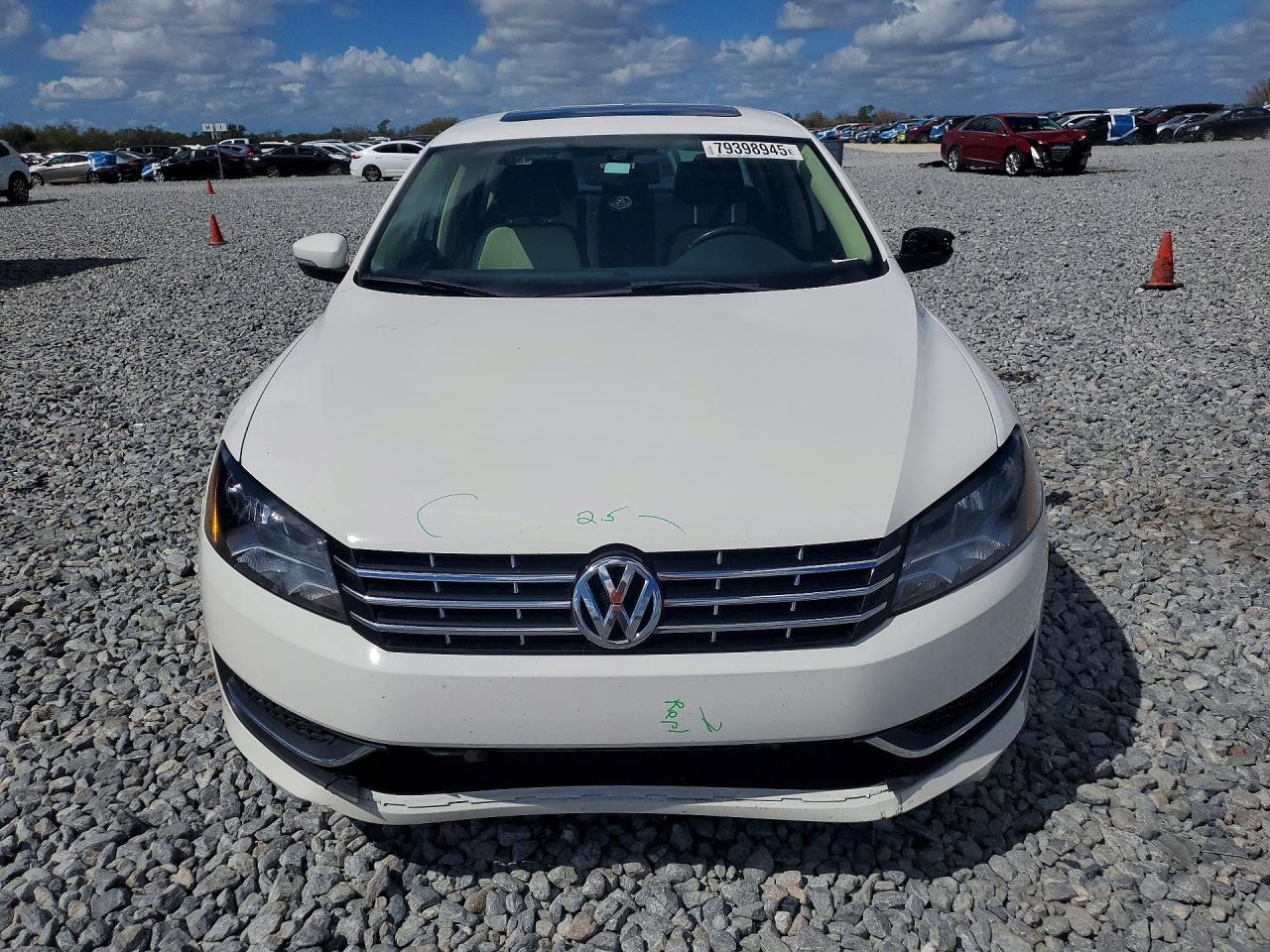 2015 VOLKSWAGEN Passat