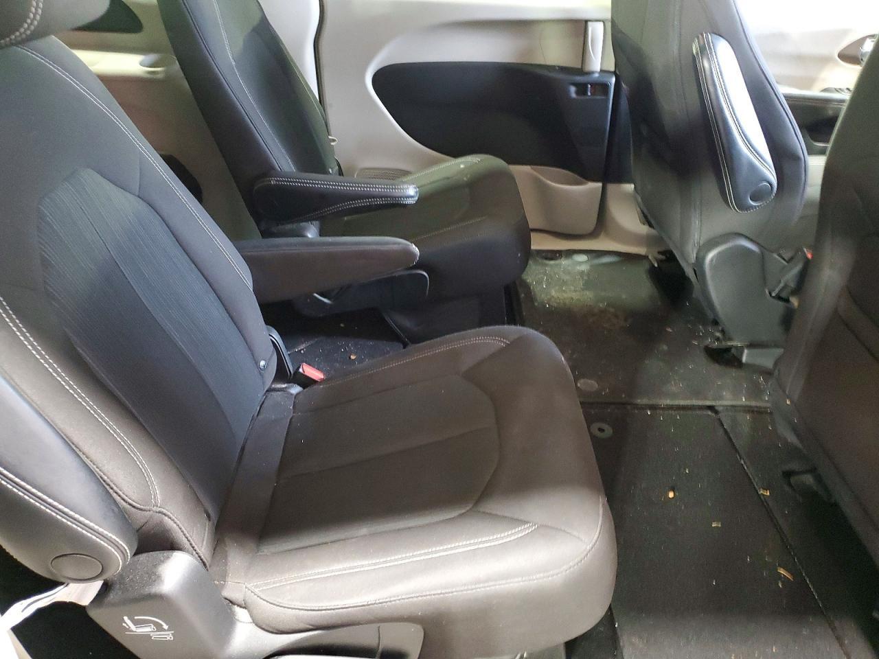 2022 CHRYSLER Voyager