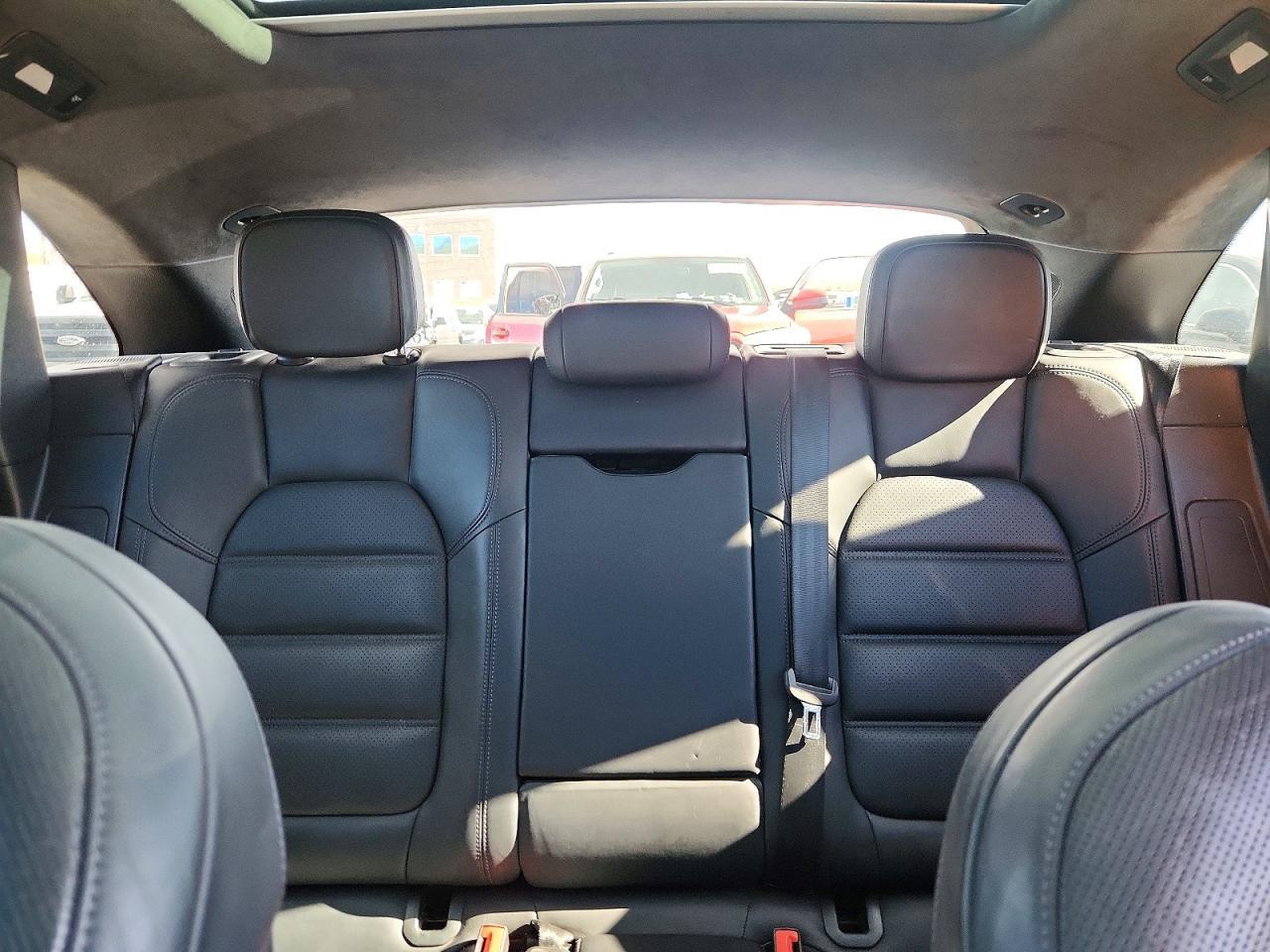 2015 PORSCHE Macan