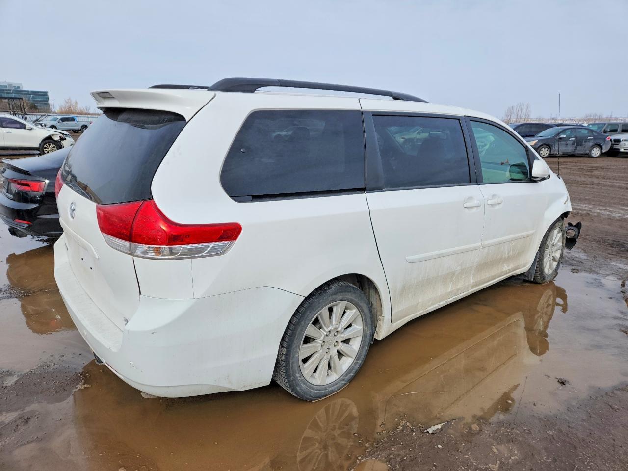 2014 TOYOTA SIENNA
