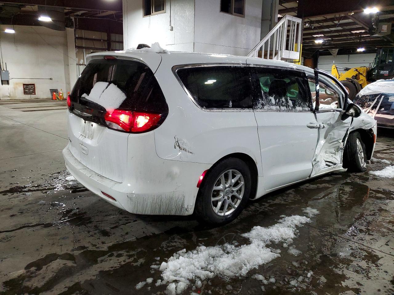 2022 CHRYSLER Voyager