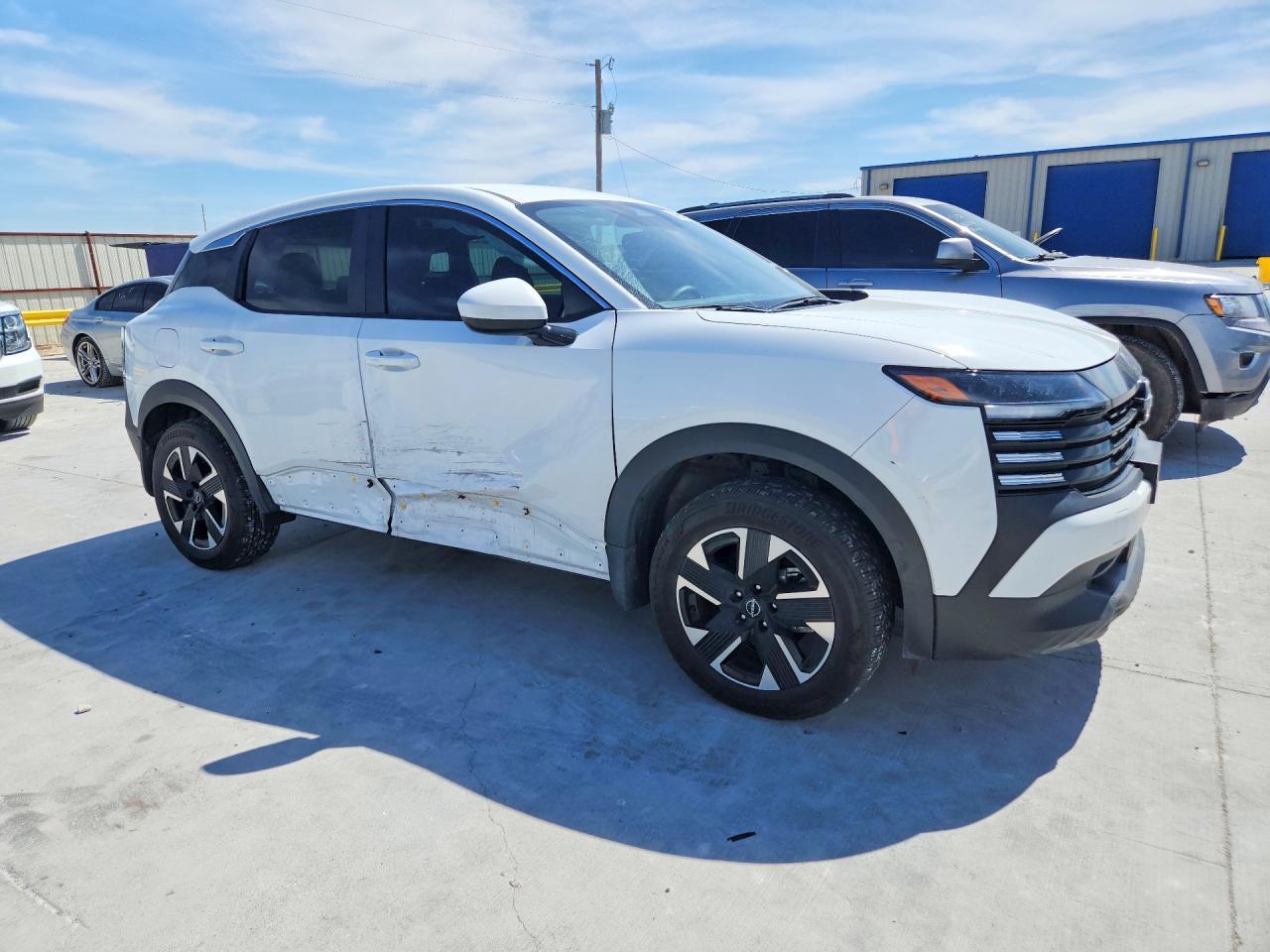 2025 NISSAN KICKS