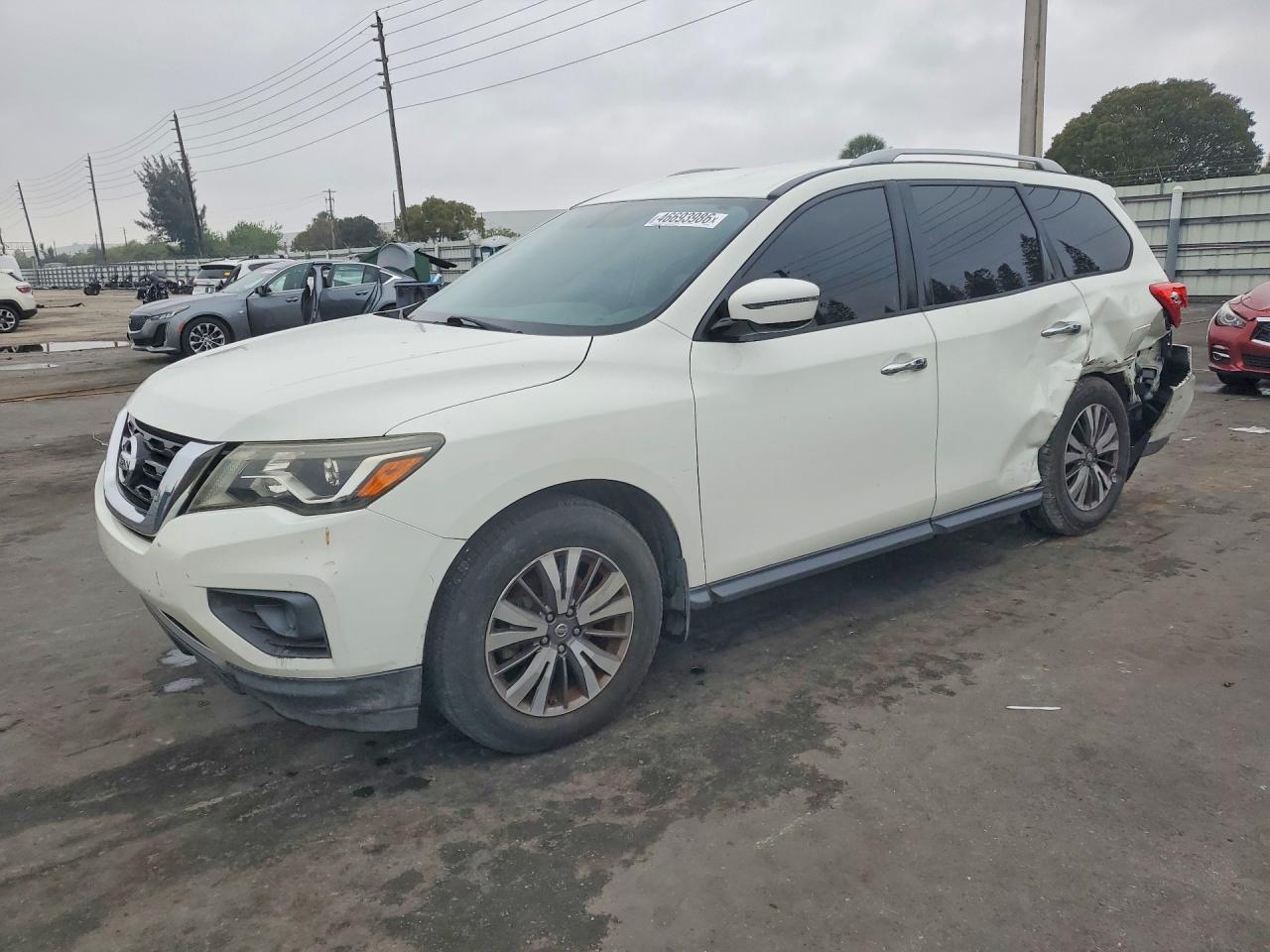 2017 NISSAN Path Finde