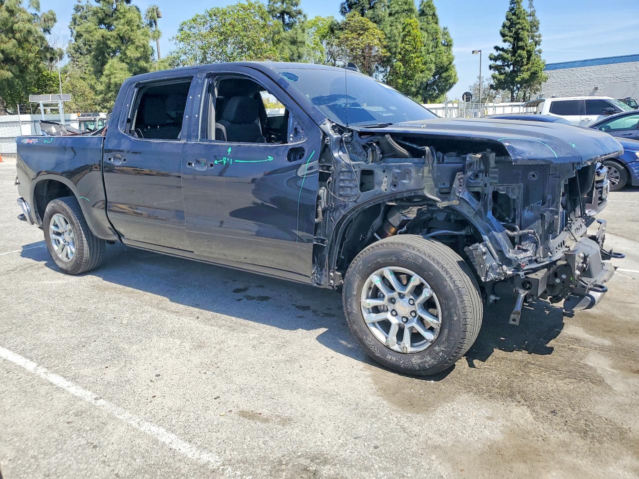 2024 CHEVROLET Silverado