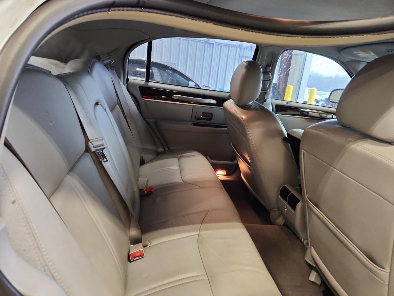 2007 LINCOLN Town Car