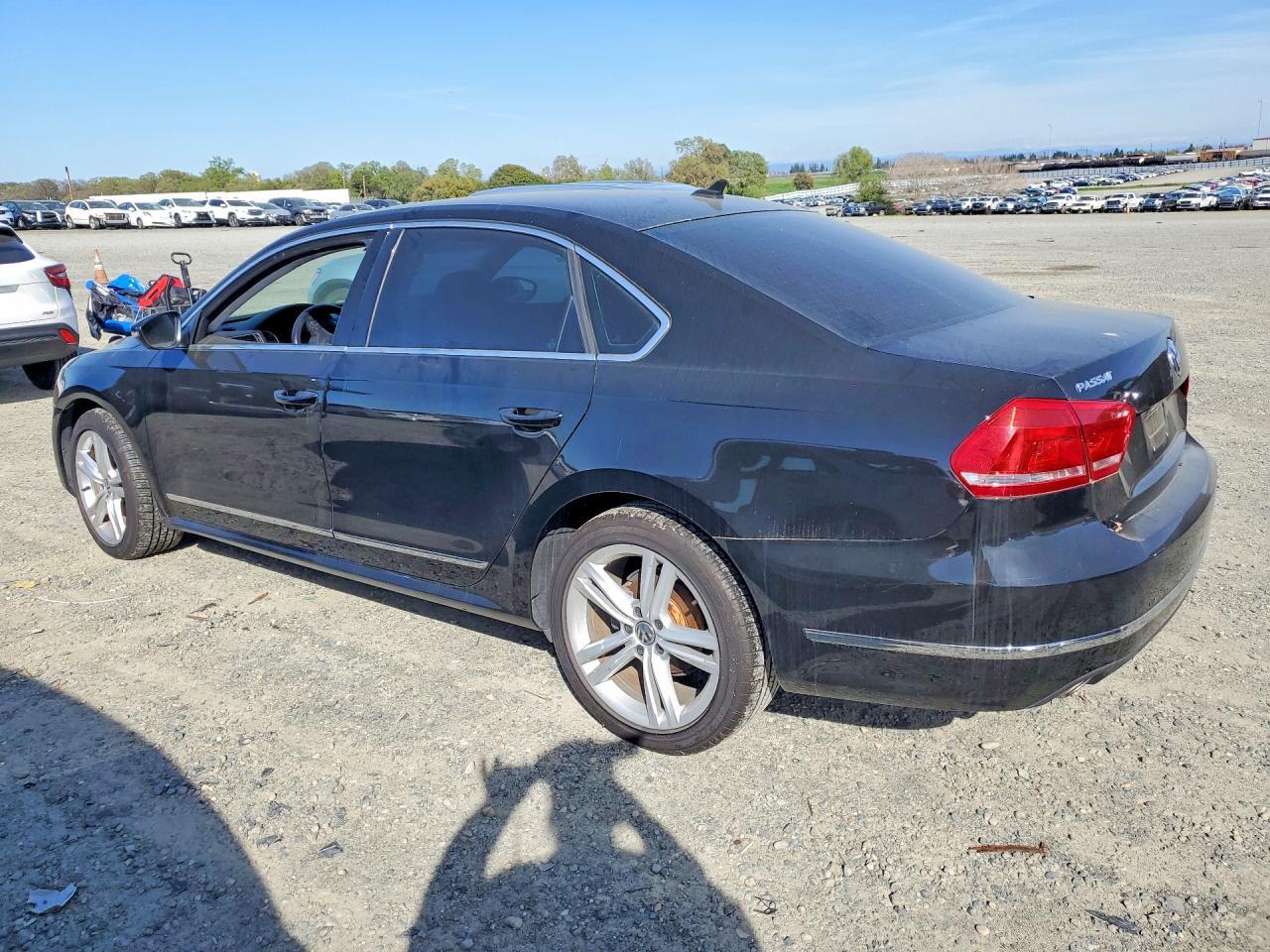 2012 VOLKSWAGEN Passat