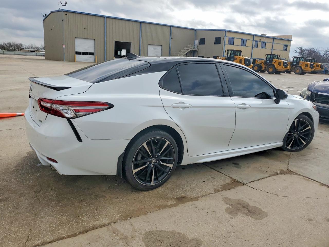 2018 TOYOTA CAMRY