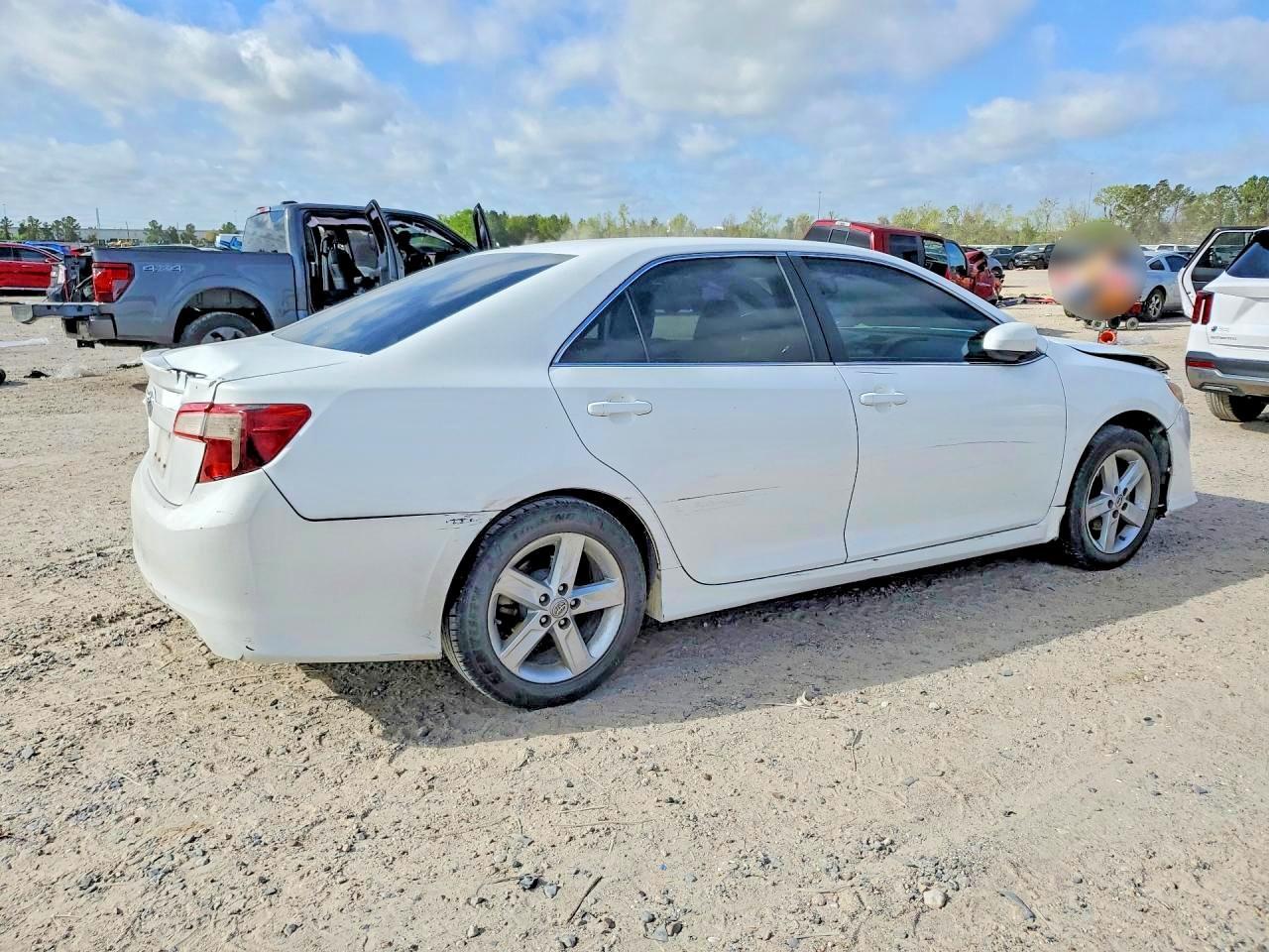 2014 TOYOTA CAMRY