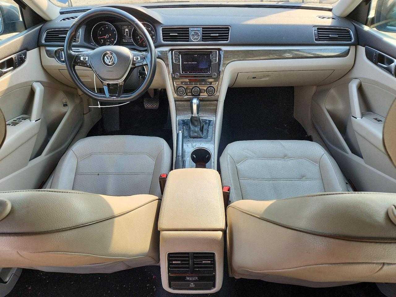 2016 VOLKSWAGEN Passat
