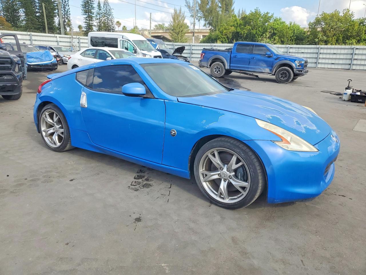 2011 NISSAN 370Z