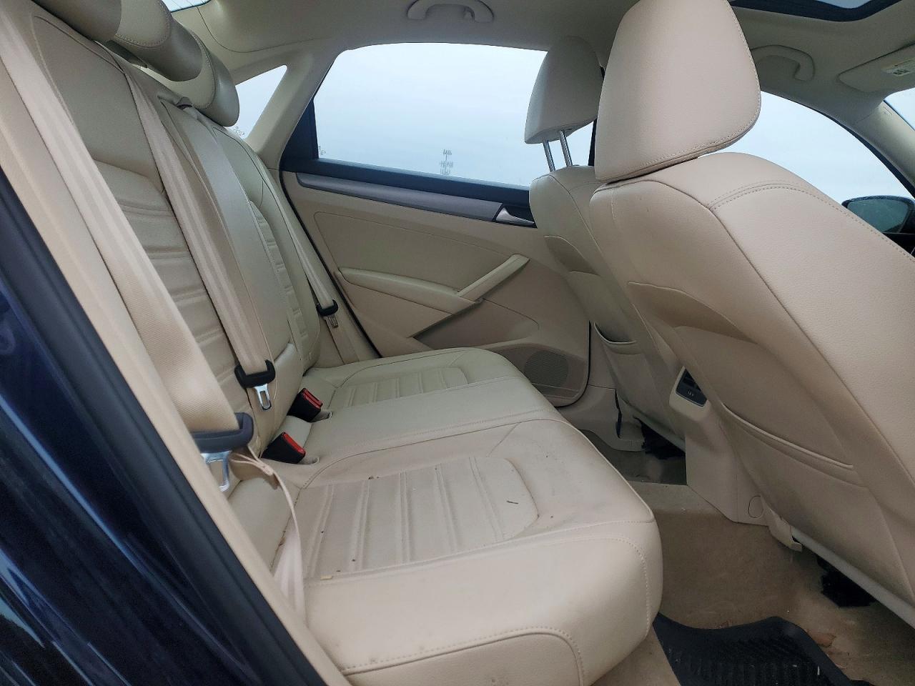 2015 VOLKSWAGEN Passat