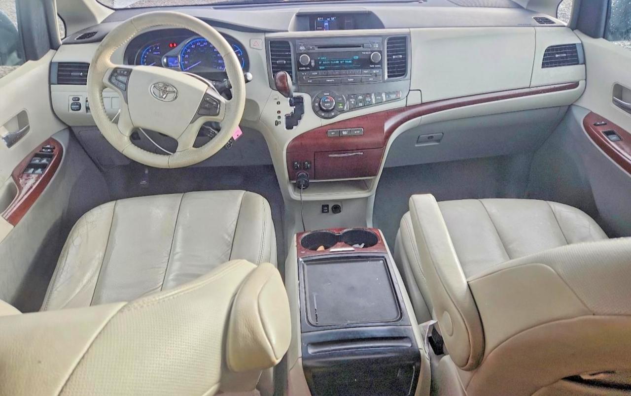 2012 TOYOTA SIENNA
