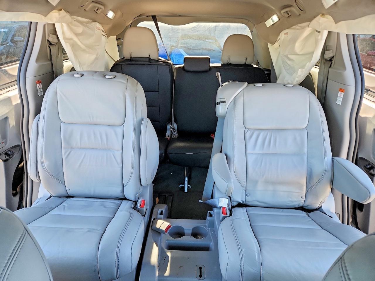 2015 TOYOTA SIENNA