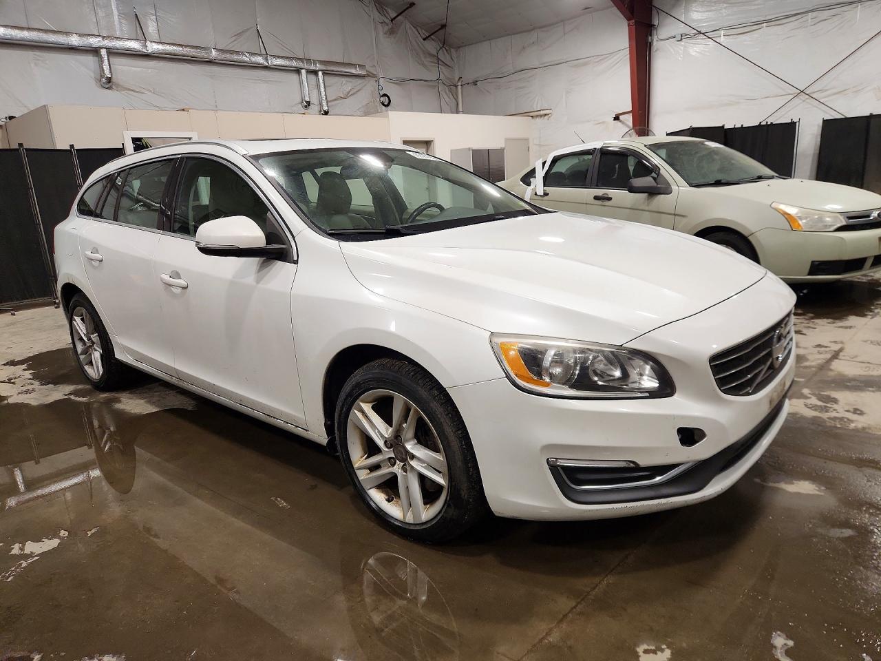 2015 VOLVO V60