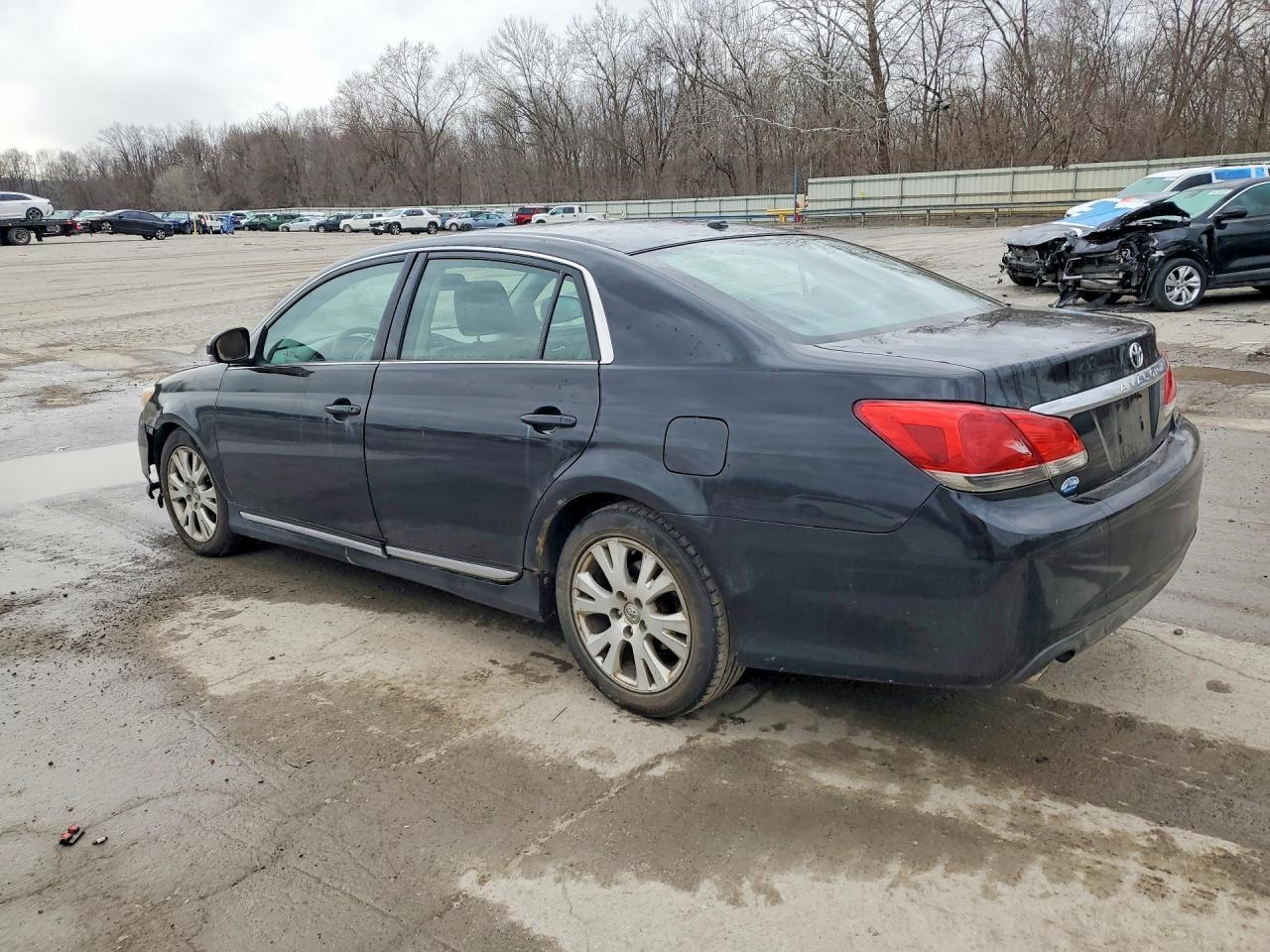 2011 TOYOTA Avalon