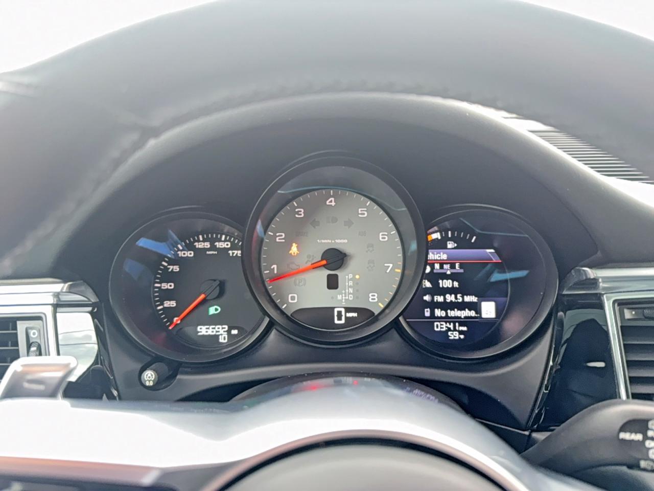 2015 PORSCHE Macan