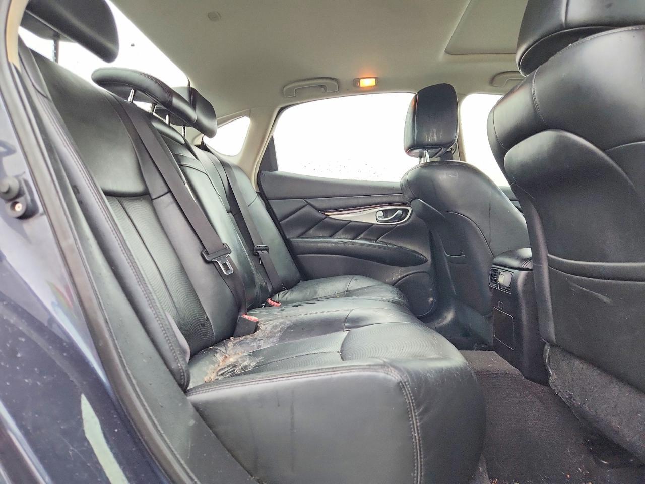 2011 INFINITI M37