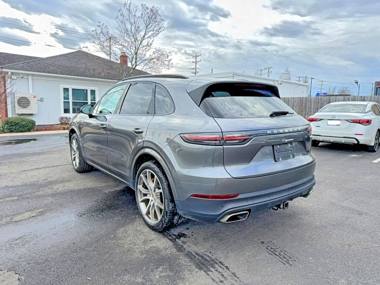 2020 PORSCHE CAYENNE