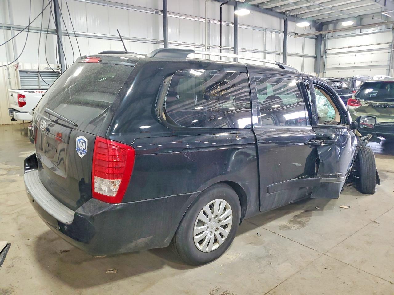 2011 KIA SEDONA