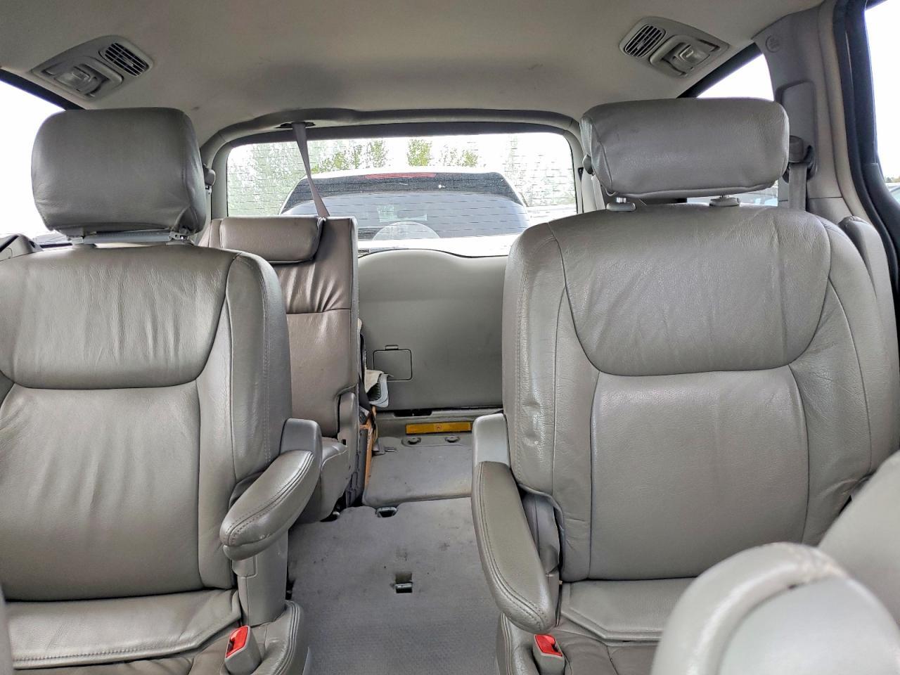 2004 TOYOTA SIENNA