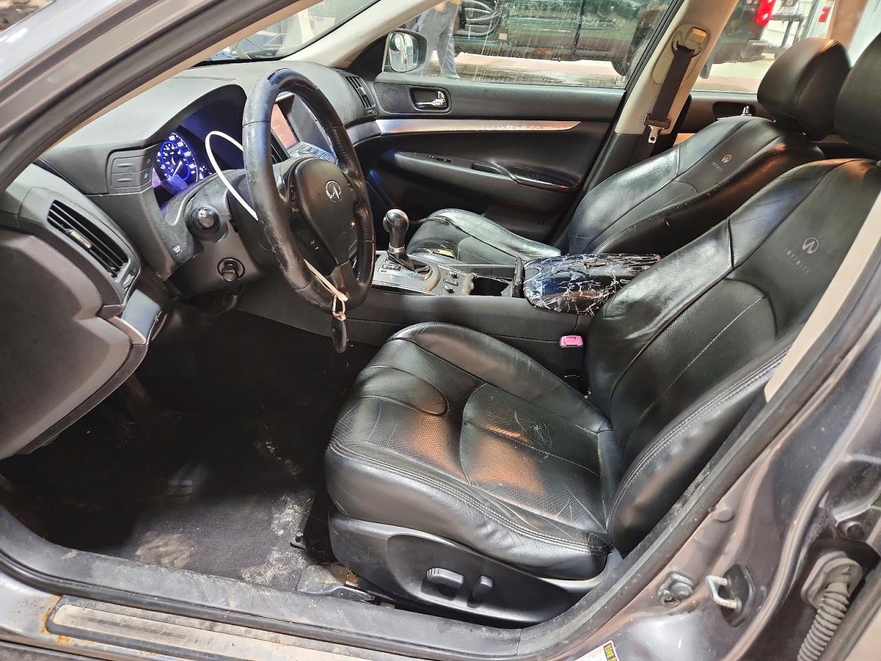 2011 INFINITI G37