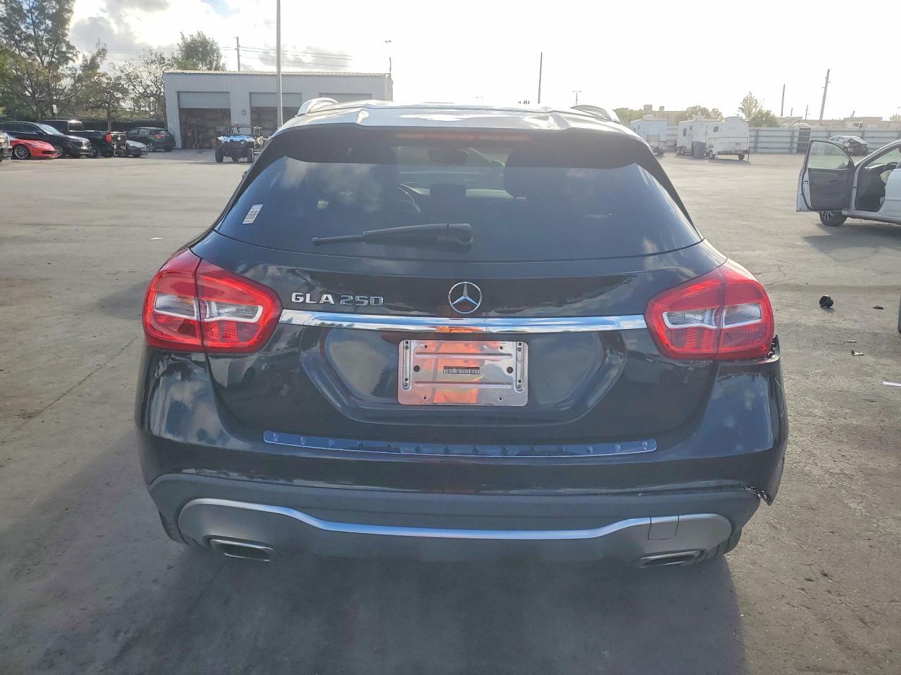 2018 MERCEDES-BENZ GLA-Class