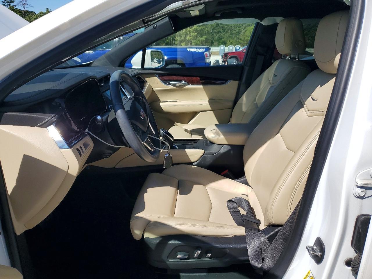 2017 CADILLAC XT5