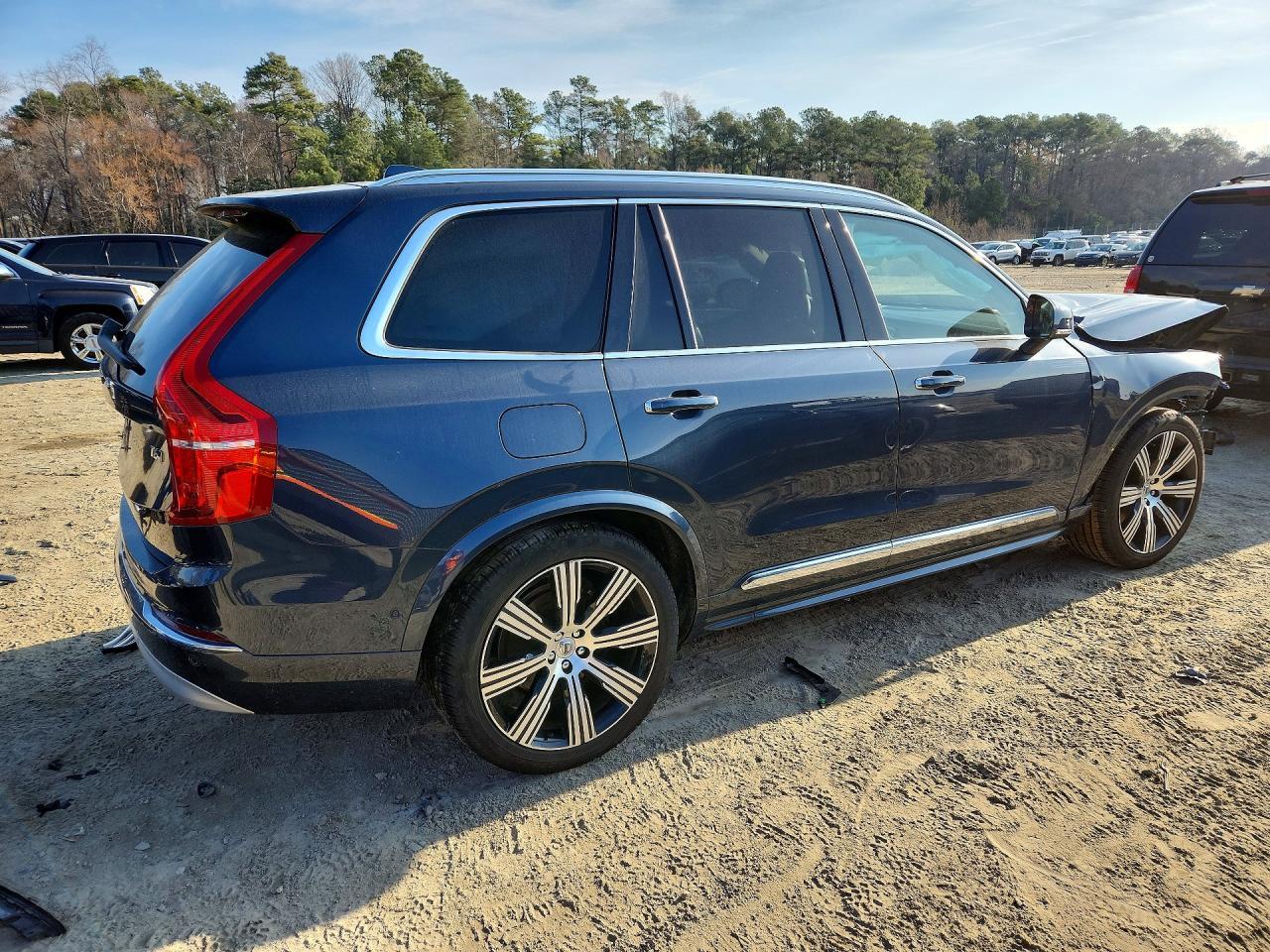 2022 VOLVO XC90